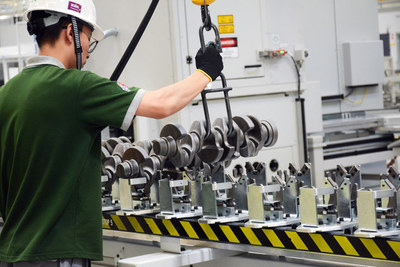 國產(chǎn)化新篇章 奇瑞捷豹路虎發(fā)動(dòng)機(jī)工廠盛大開業(yè)，2.0T動(dòng)力總成本地化裝配啟航